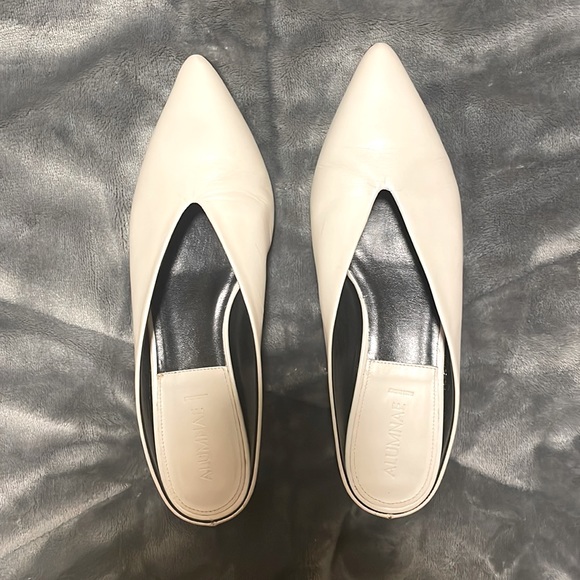 Alumnae White Ivory Pointy Toe Low Heel Mules Shoes - Picture 1 of 8